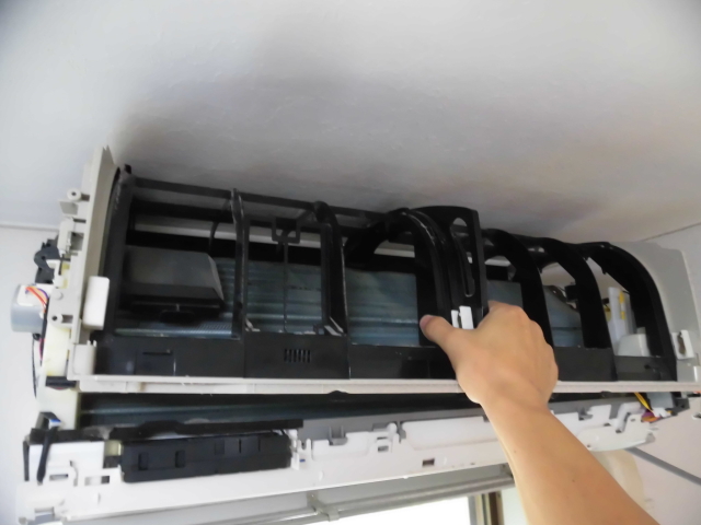 ダイキンエアコン分解クリーニング